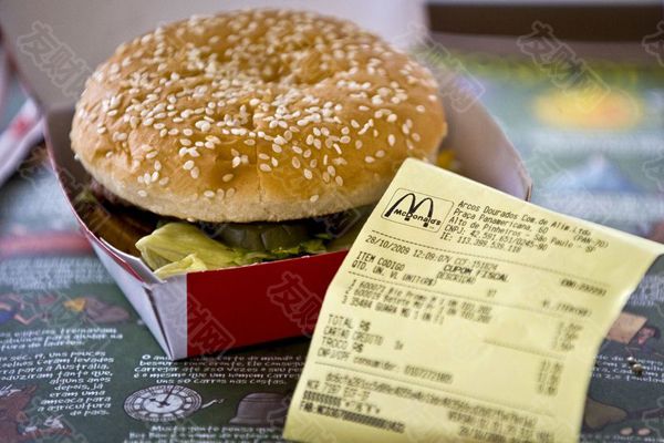 2024年10月26日:﻿特朗普短暂轮班后 麦当劳称它不是一个“政治品牌”